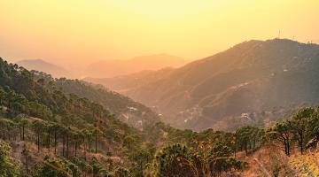 Catch and lock for cleaner air